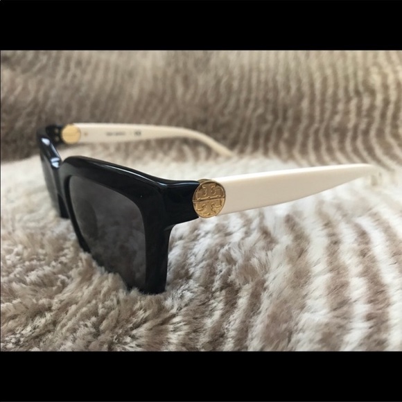 🕶NEW TORY BURCH SUNGLASSES 🕶 &CASE - Picture 8 of 10